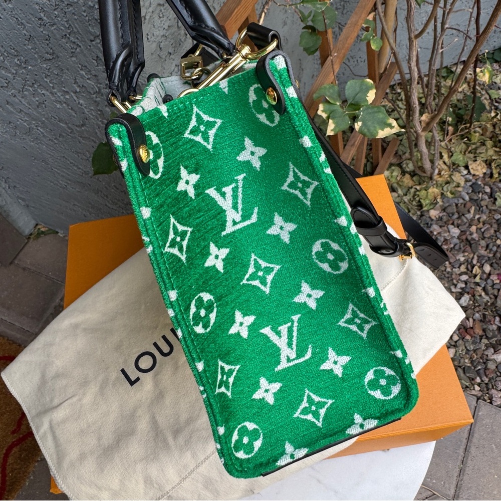 Louis Vuitton Monogram Velvet OnTheGo PM - Picture 10 of 16